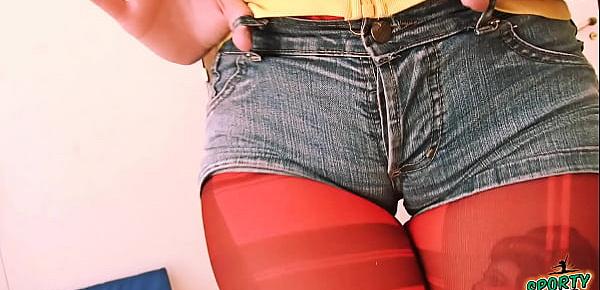  Teen Has Huge Cameltoe in Tight Jeans! Plus, Big-Round-Ass!